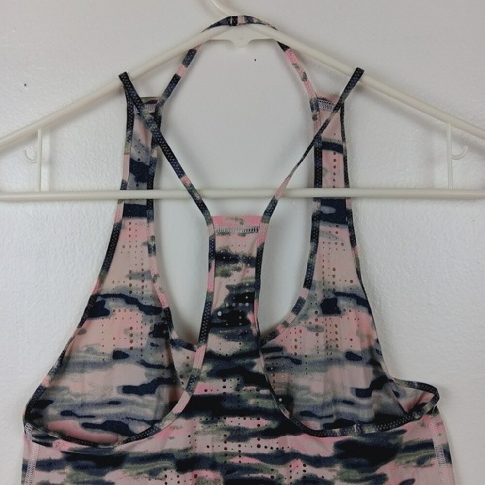 Lululemon Water Bound‎ Singlet - Picture 9 of 11